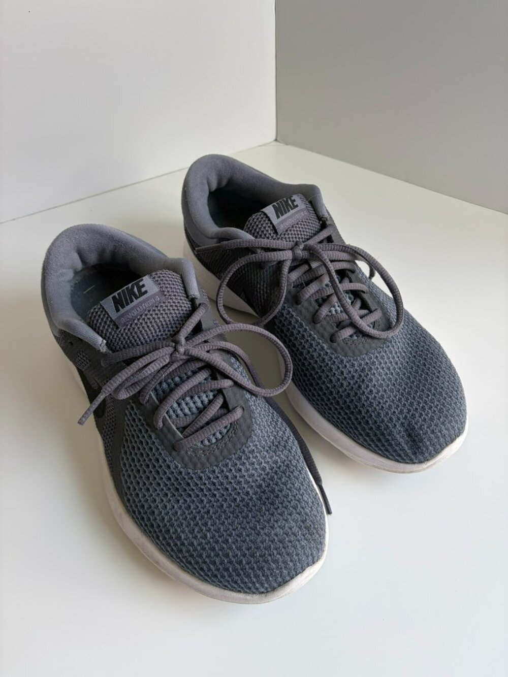 Nike Revolution 4 Wide Running Shoes Grey Men’s Size 8W (Wide)